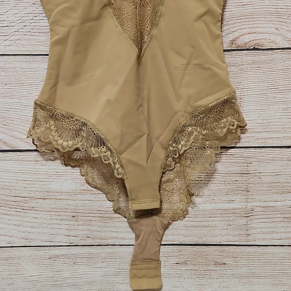 NWT Pinsy Scultping Lace Shapesuit Elegant Bodysuit Medium Beige - Picture 7 of 9